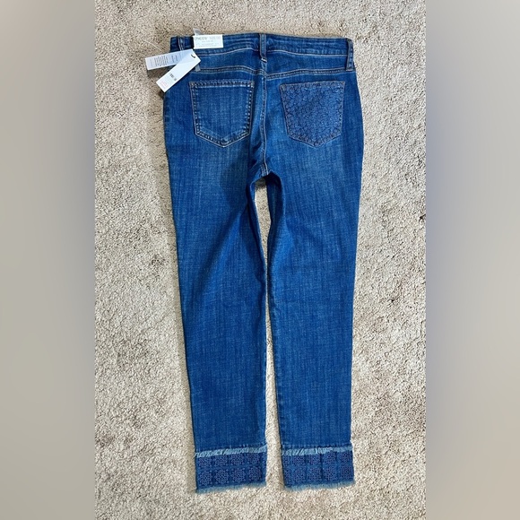Chico’s Jeans Size 4 0 So Slimming Girlfriend Ankle Eyelet Hem Skinny slim New - Picture 10 of 10